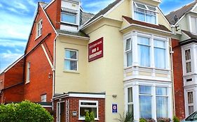 Harlequin Guest House With Parking